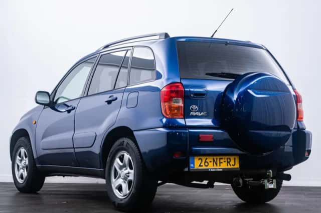 Toyota RAV4 (2003) thumbnail 5