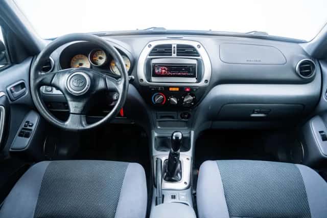 Toyota RAV4 (2003) thumbnail 6
