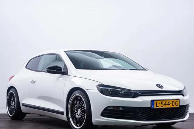 Volkswagen Scirocco (2009) thumbnail 3