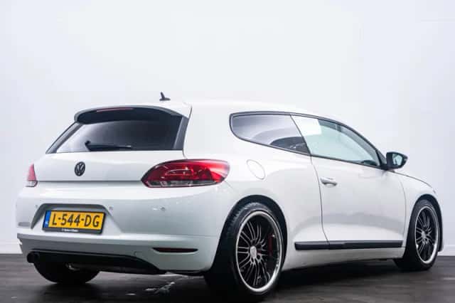 Volkswagen Scirocco (2009) thumbnail 4