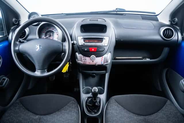 Peugeot 107 (2010) thumbnail 6
