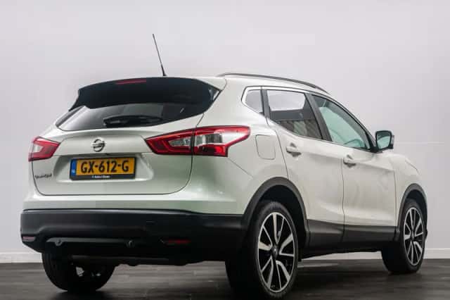 Nissan Qashqai (2015) thumbnail 4