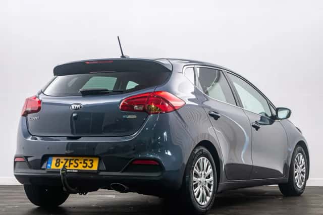 Kia Cee'd (2015) thumbnail 4