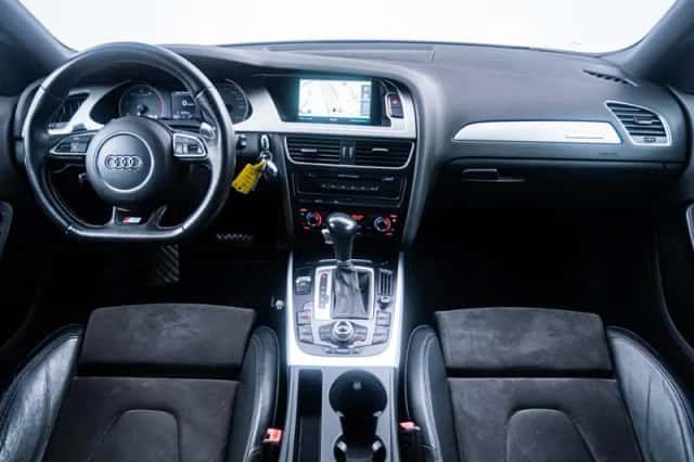 Audi A4 (2009) thumbnail 3