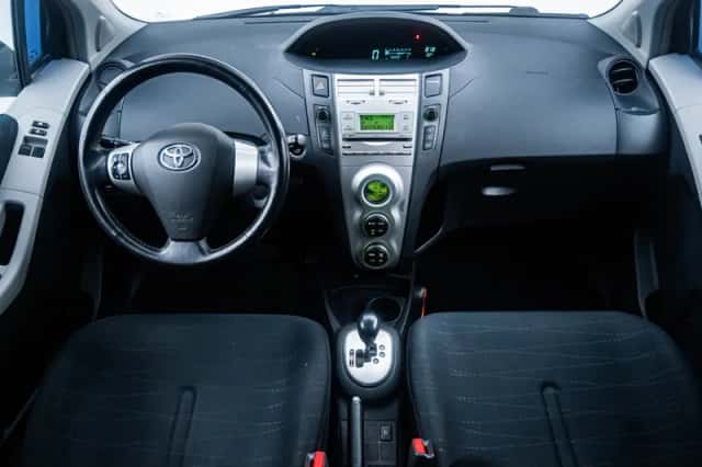 Toyota Yaris (2006) thumbnail 3