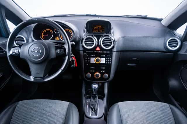 Opel Corsa (2009) thumbnail 3