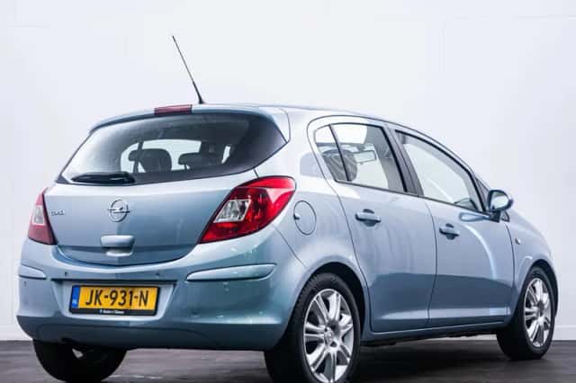 Opel Corsa (2009) thumbnail 4