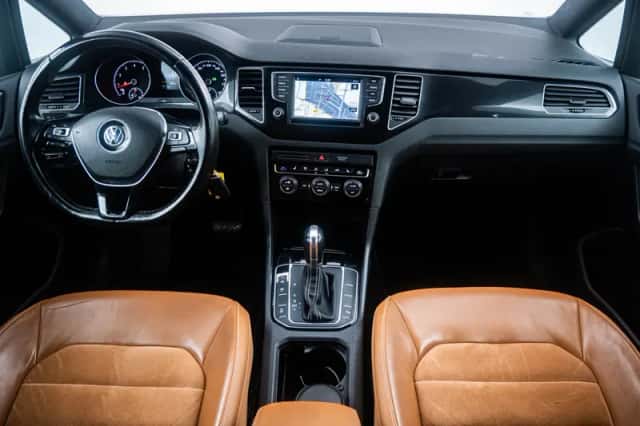 Volkswagen Golf Sportsvan (2015) thumbnail 3