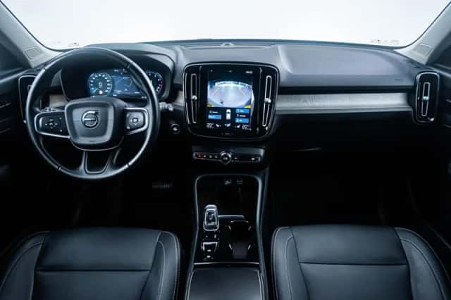 Volvo XC40 (2018) thumbnail 3