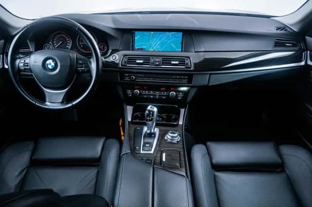 BMW 5-Serie (2010) thumbnail 2