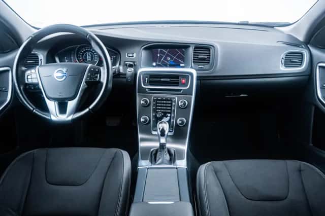 Volvo V60 (2014) thumbnail 2