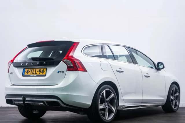 Volvo V60 (2014) thumbnail 3