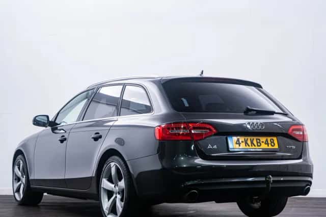 Audi A4 (2013) thumbnail 5