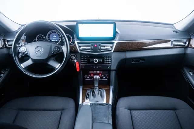 Mercedes-Benz E-Klasse (2010) thumbnail 2