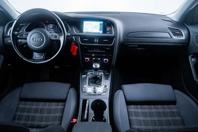 Audi A4 (2014) thumbnail 2