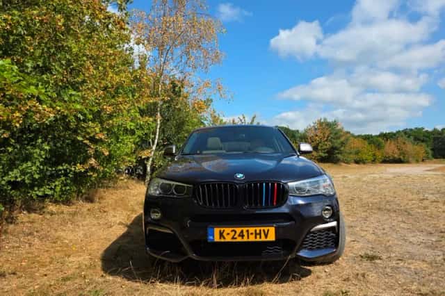 BMW X4 (2017) thumbnail 3