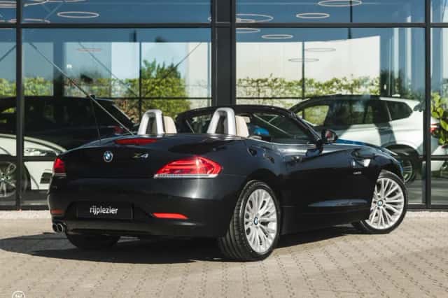 BMW Z4 (2011) thumbnail 4