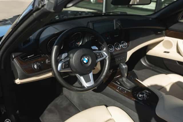 BMW Z4 (2011) thumbnail 5