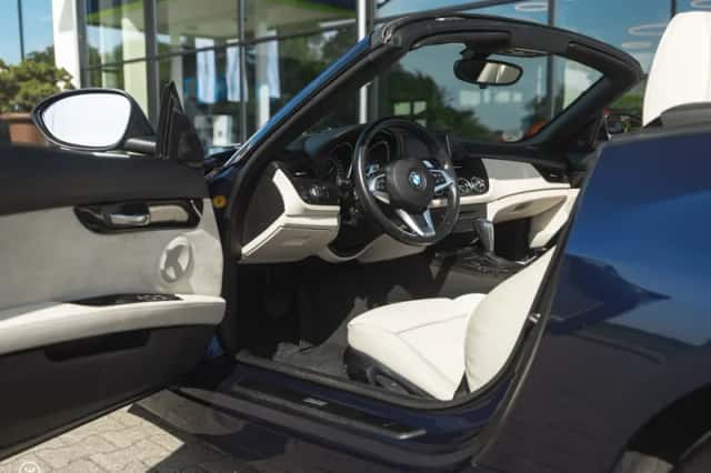 BMW Z4 (2009) thumbnail 2