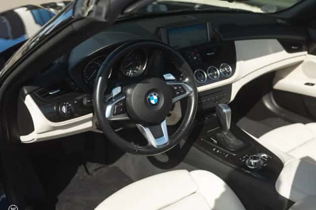 BMW Z4 (2009) thumbnail 5