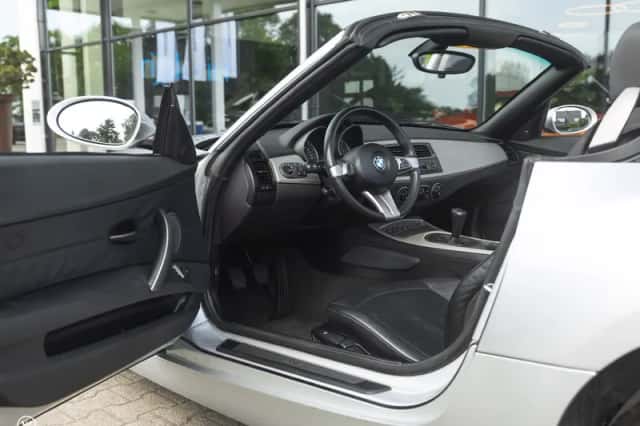 BMW Z4 (2004) thumbnail 2