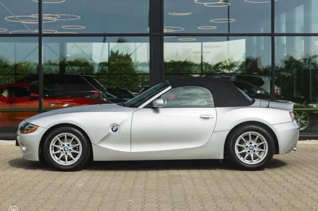 BMW Z4 (2004) thumbnail 3