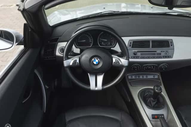 BMW Z4 (2004) thumbnail 6