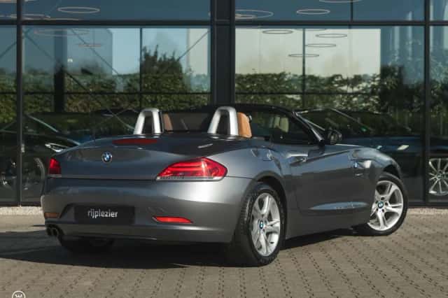 BMW Z4 (2011) thumbnail 4
