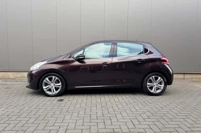 Peugeot 208 (2012) thumbnail 2