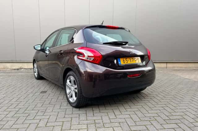 Peugeot 208 (2012) thumbnail 3