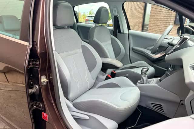 Peugeot 208 (2012) thumbnail 5