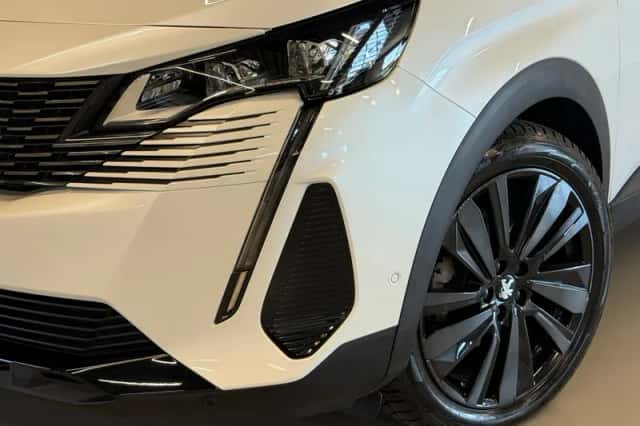 Peugeot 3008 (2023) thumbnail 3