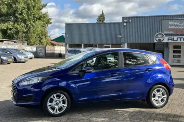Ford Fiesta (2014) thumbnail 2