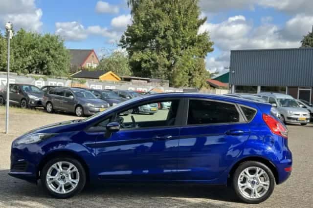 Ford Fiesta (2014) thumbnail 3