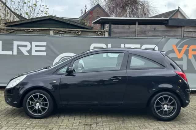 Opel Corsa (2010) thumbnail 2