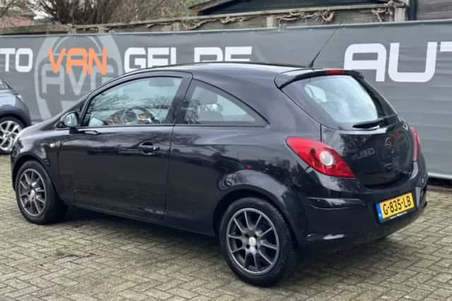 Opel Corsa (2010) thumbnail 3
