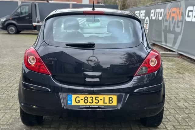 Opel Corsa (2010) thumbnail 4