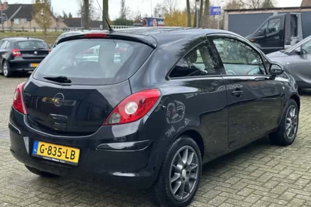 Opel Corsa (2010) thumbnail 5