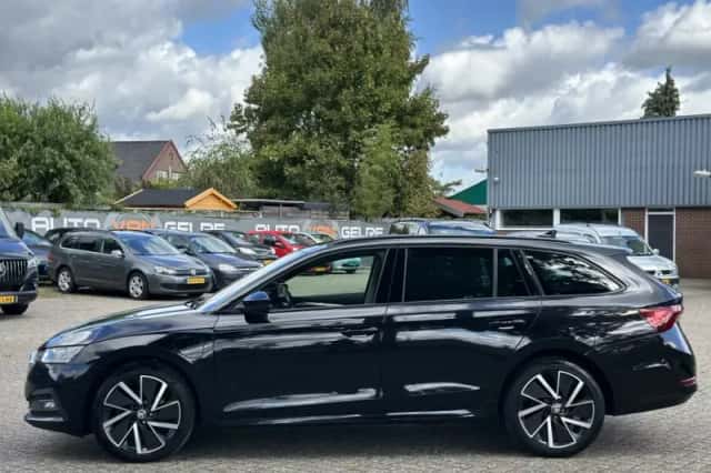Škoda Octavia (2021) thumbnail 2