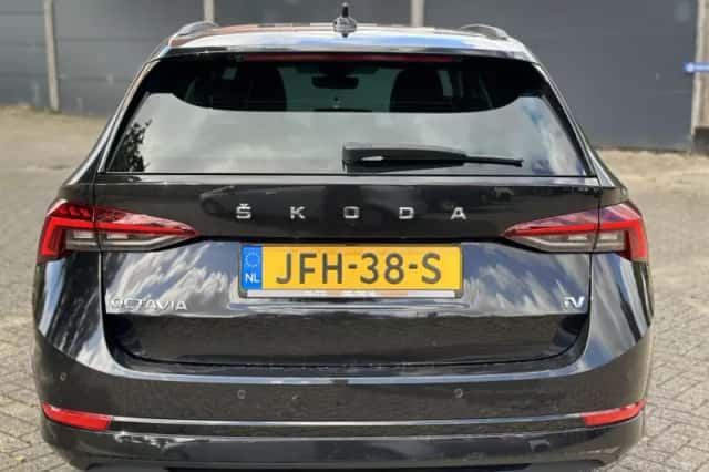 Škoda Octavia (2021) thumbnail 4