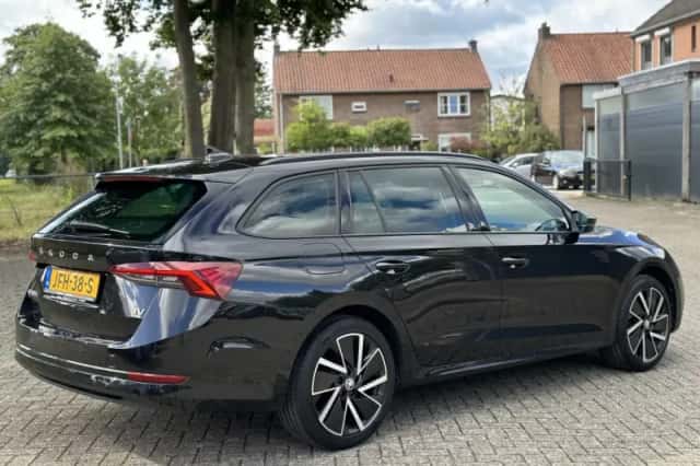 Škoda Octavia (2021) thumbnail 5