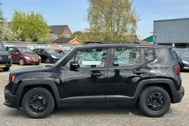 Jeep Renegade (2015) thumbnail 2