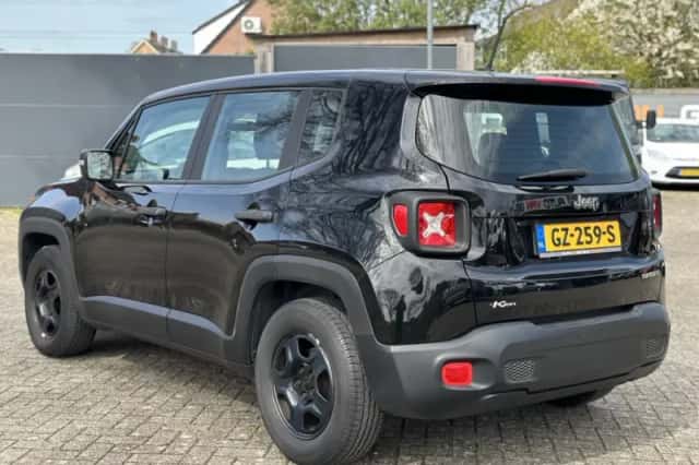 Jeep Renegade (2015) thumbnail 3