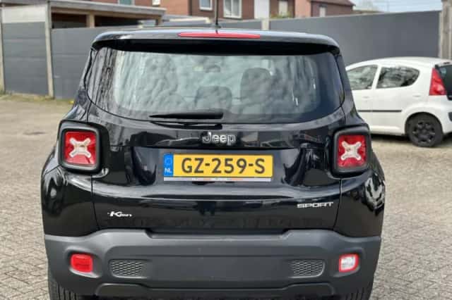 Jeep Renegade (2015) thumbnail 4