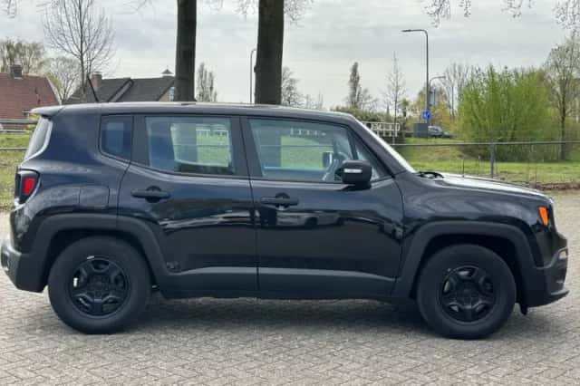 Jeep Renegade (2015) thumbnail 6