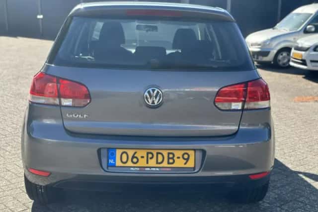 Volkswagen Golf (2011) thumbnail 4