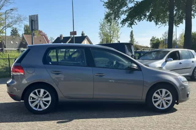 Volkswagen Golf (2011) thumbnail 6