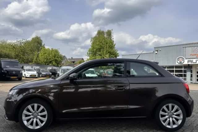 Audi A1 (2010) thumbnail 2