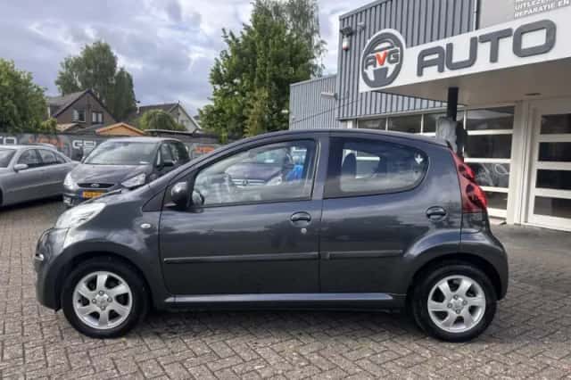 Peugeot 107 (2012) thumbnail 3