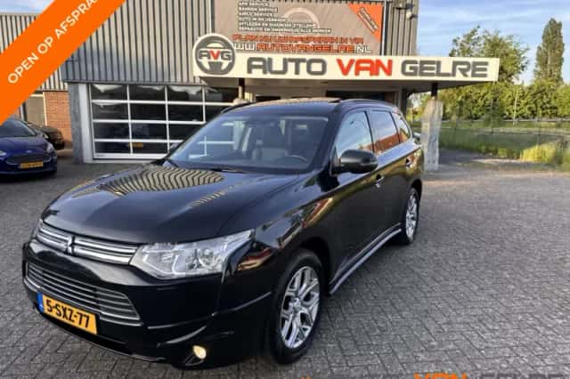 Mitsubishi Outlander (2013) thumbnail 1